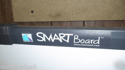 Smart board w/ carrying case in excellent condition 