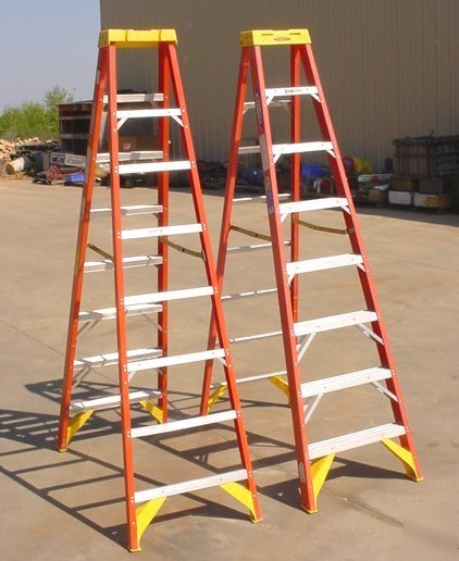 Lot 2 werner 8' xtra heavy duty fiberglass step ladder