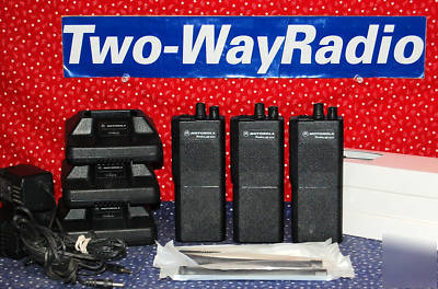 New motorola GP300 P110 gp-300 vhf 8-ch radio batt-ant