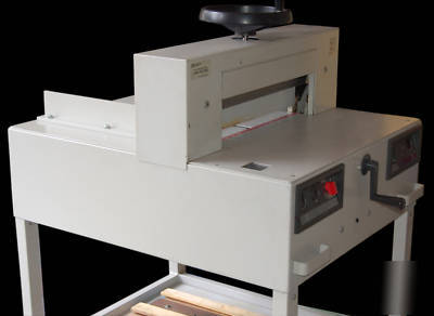 Triump 4810 semi-automatic paper cutter