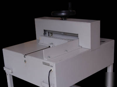 Triump 4810 semi-automatic paper cutter