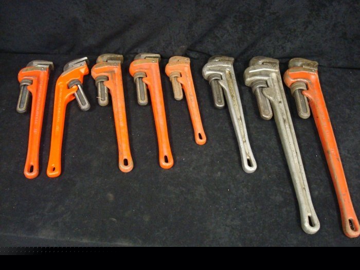 Lot of 8 large rigid pipe wrenchs - 24