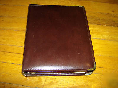 Burgundy leather organizer/calendar (9