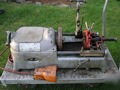 Ridgid 535 pipe threader, 200A cart, 819 chuck & extras