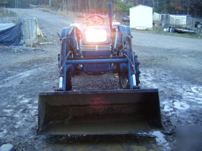 Shibaura SD3040 36 hp 4X4 fronted loader tractor 
