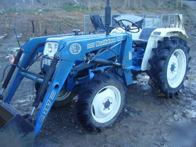 Shibaura SD3040 36 hp 4X4 fronted loader tractor 