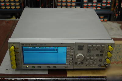 Hp agilent E4430B esg-d 250KHZ-1.0GHZ signal generator 