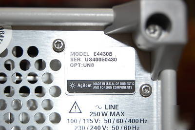 Hp agilent E4430B esg-d 250KHZ-1.0GHZ signal generator 