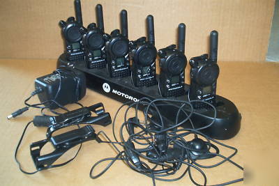 Motorola cls 1110 CLS1110 2-way radios w/ charger