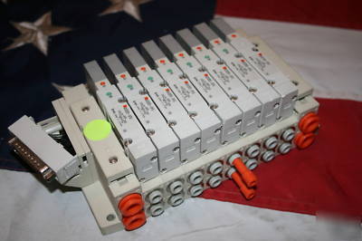 Smc 8 port pneumatic 24VDC valve bank SV2200-5FU valves