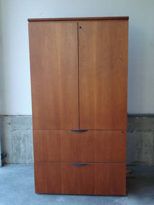Caseworks jofco p shaped cherry office desk w/storage