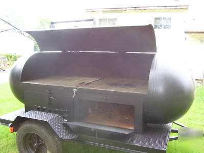 Grill / smoker mounted on trailer