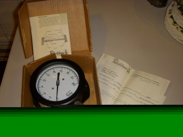 Robertshaw acragage pressure gauge shockstop 30PSI 4.5