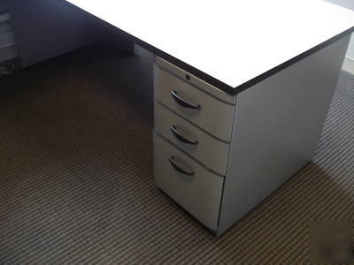 ***left hand u-shape desk by knoll inc w/ lock & key***